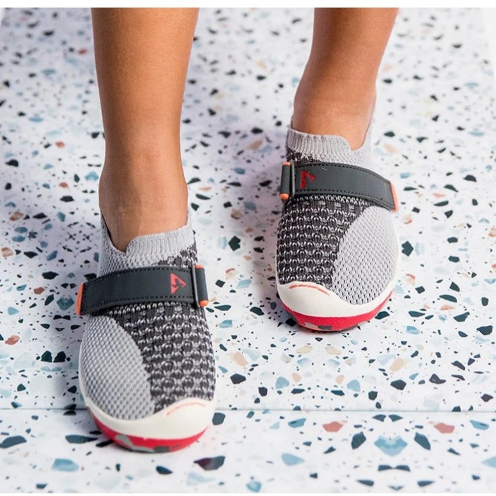Plae Elise in Voltage Grey. Size 12